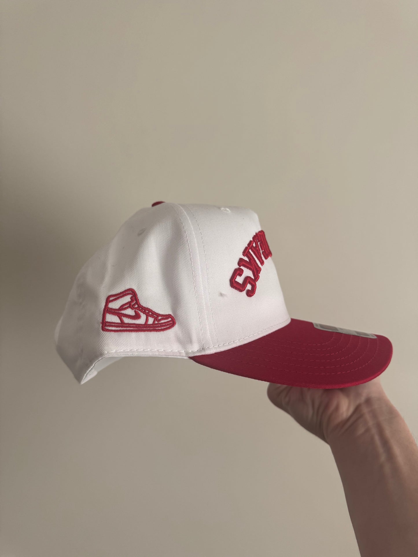 White/Red Hat