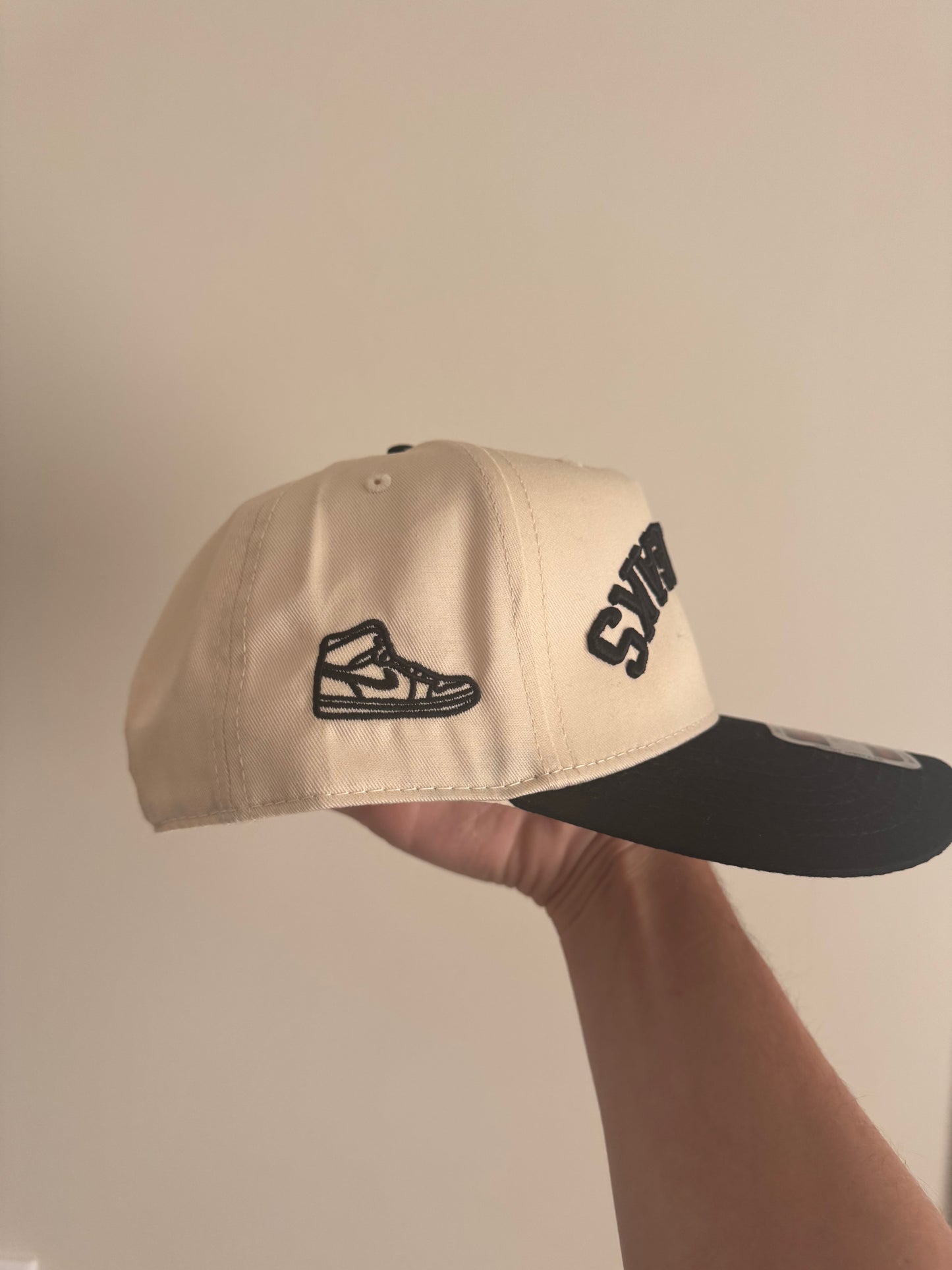 Tan/Black Hat